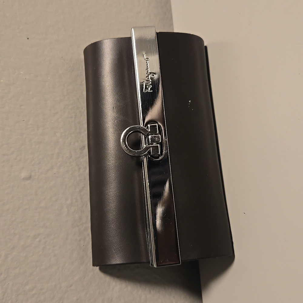Salvatore Ferragamo Authentic Keyholder Black Leather - Picture 2 of 8